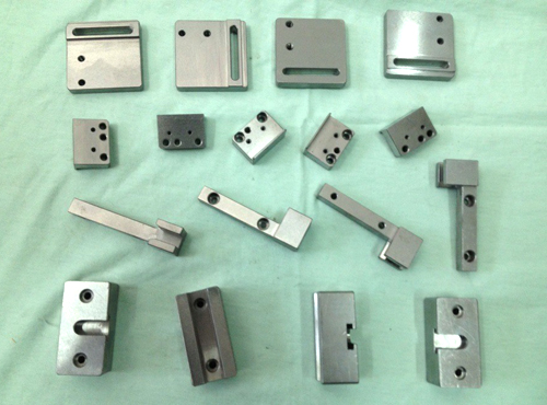 材質(zhì)：SS440 成型研...