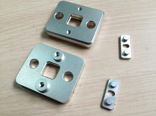 材質(zhì)：5052 噴砂本色氧...